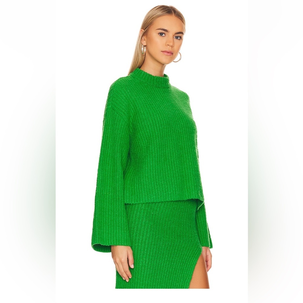 💚 NWT//L'Academie Sachiye Oversized Vibrant Green Crewneck Sweater//Sz M💚 - Picture 2 of 5